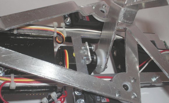 Detail how legs are attached to the servos